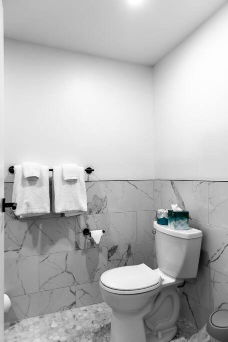 בנגור The Phenix Historic Dtwn Hotel, King Bed, Room # 309 מראה חיצוני תמונה